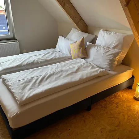 Group Stay Near Ber Airport - 2 Private Apartments Lägenhet Berlin