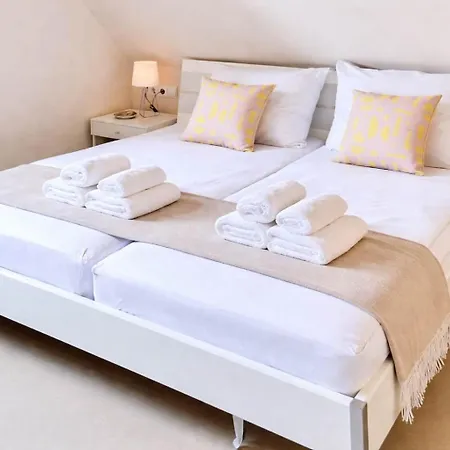 Group Near Ber Airport - 2 Private