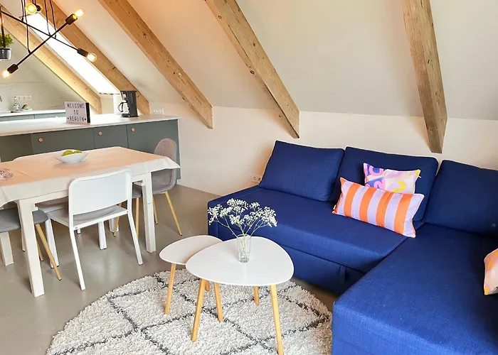 Group Stay Near Ber Airport - 2 Private Apartments Lägenhet *