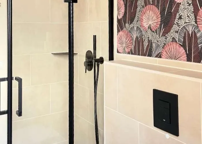 Group Near Ber Airport - 2 Private