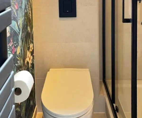 Apartment Group Near Ber Airport - 2 Private