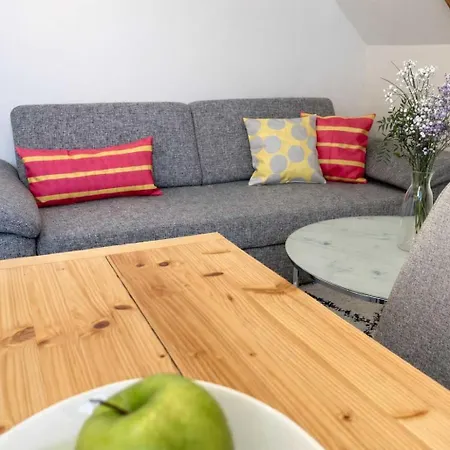 Group Near Ber Airport - 2 Private ברלין