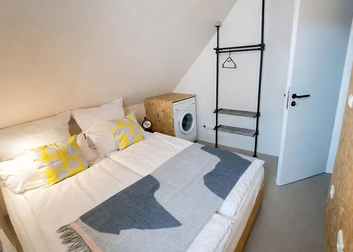 Group Near Ber Airport - 2 Private דירה ברלין