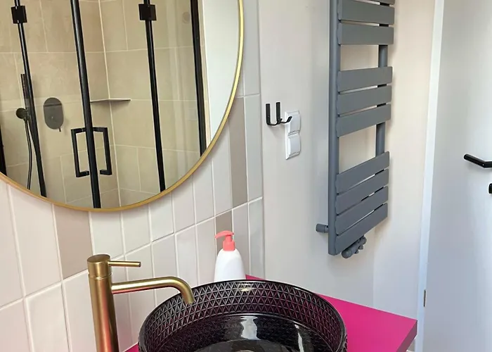 Group Stay Near Ber Airport - 2 Private Apartments Daire