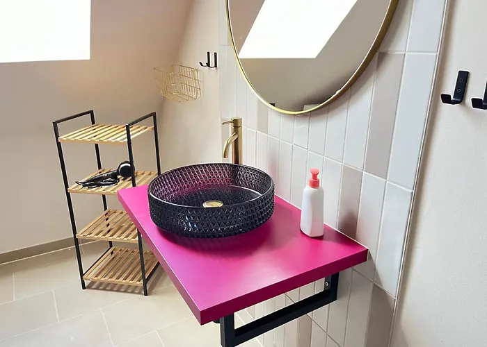 Group Stay Near Ber Airport - 2 Private Apartments Daire