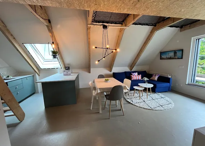 Group Stay Near Ber Airport - 2 Private Apartments Daire Berlin